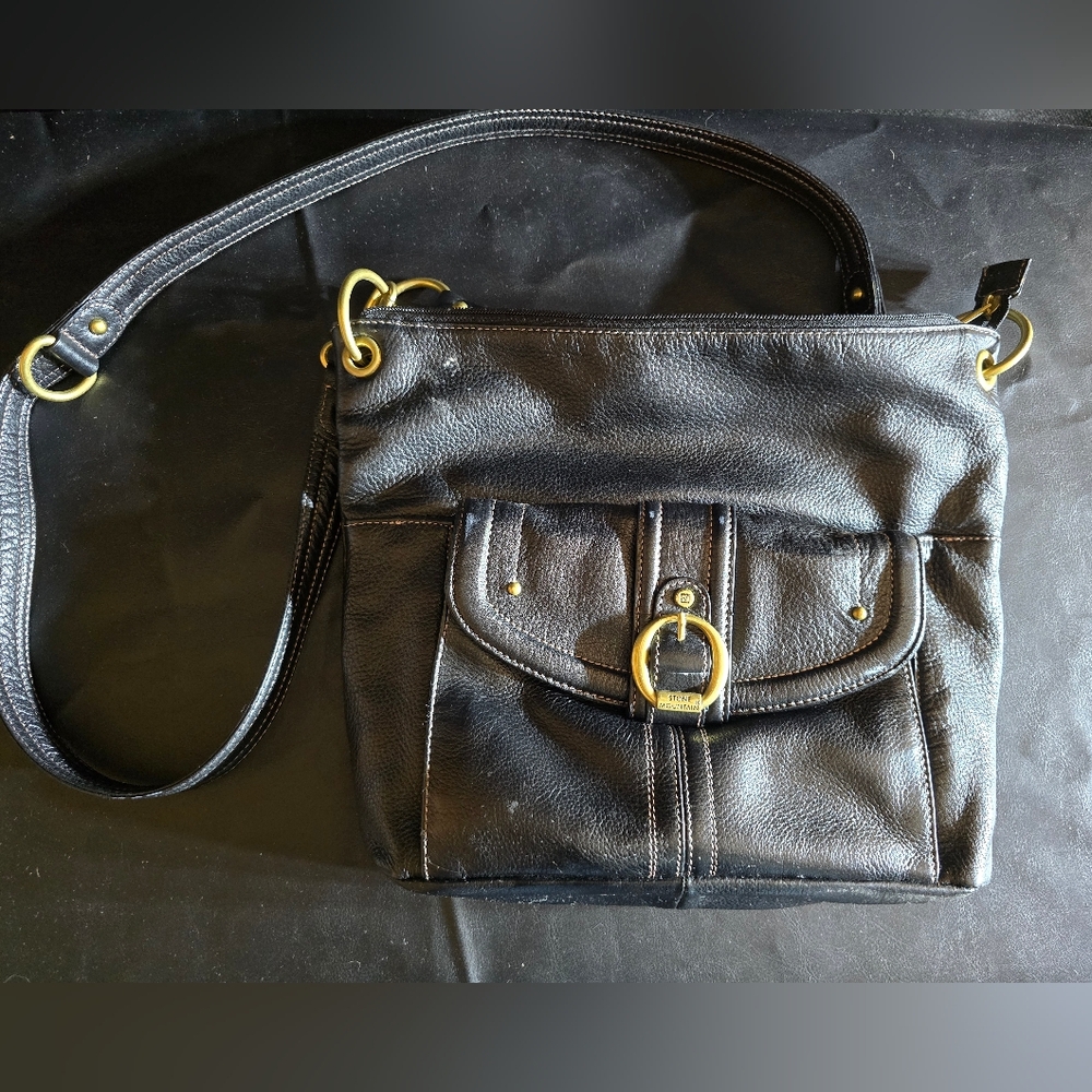 Stone Mountain Accessories Black Leather Bag with Gold Ring